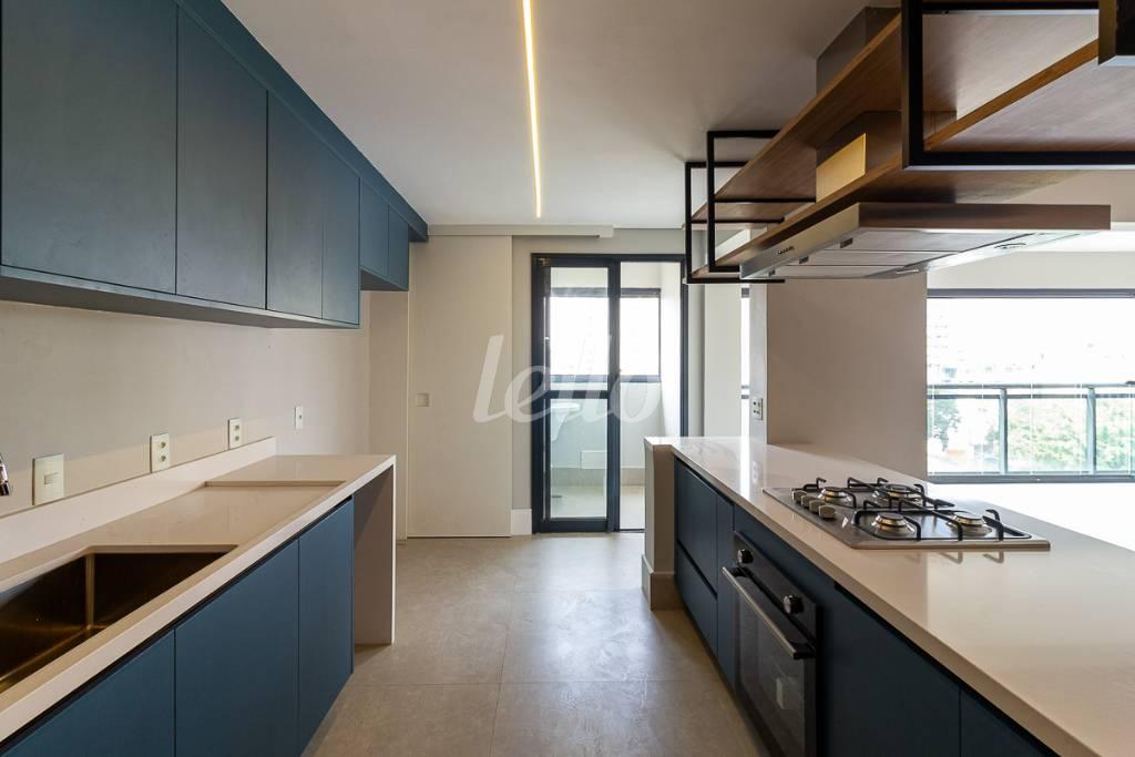 COZINHA de Apartamento para alugar, Padrão com 242 m², 3 quartos e 3 vagas em Sumaré - São Paulo