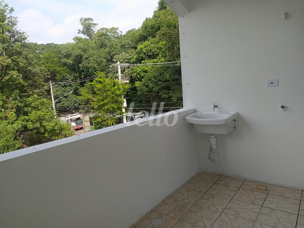 ÁREA DE SERVIÇO / VARANDA de Sala / Conjunto para alugar, Padrão com 100 m², e em Jaraguá - São Paulo