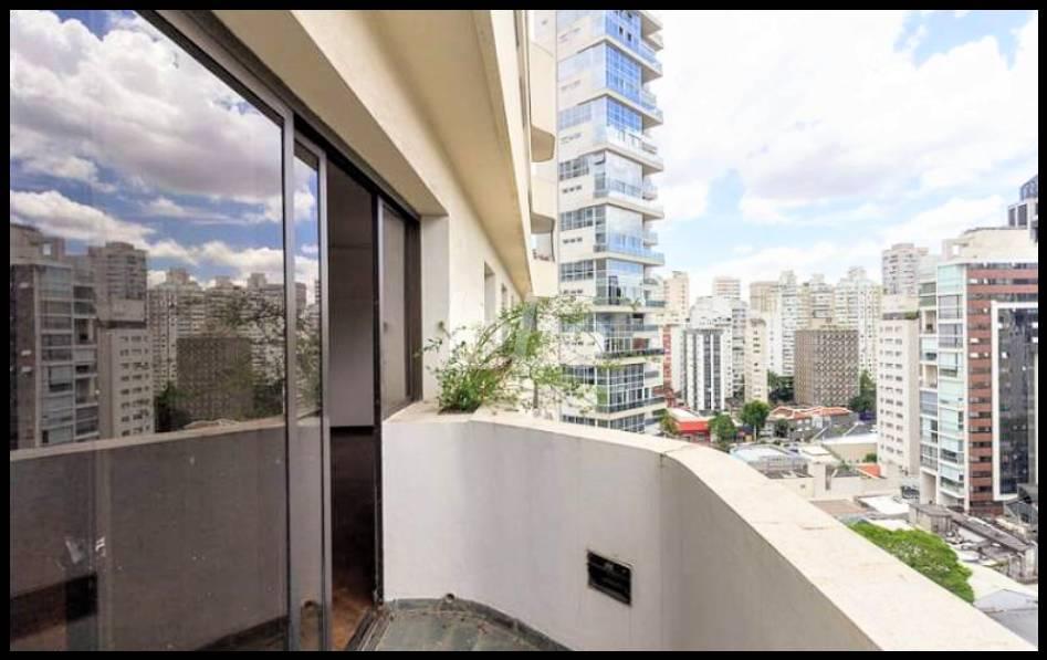 VARANDA de Apartamento à venda, Padrão com 190 m², 3 quartos e 3 vagas em Itaim Bibi - São Paulo