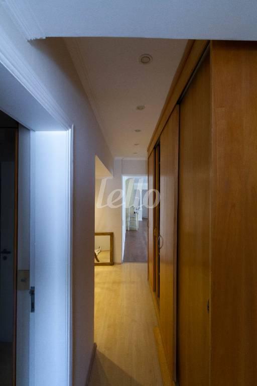 HALL ENTRE DORMITÓRIOS de Apartamento à venda, Padrão com 170 m², 2 quartos e 2 vagas em Jardim Paulista - São Paulo