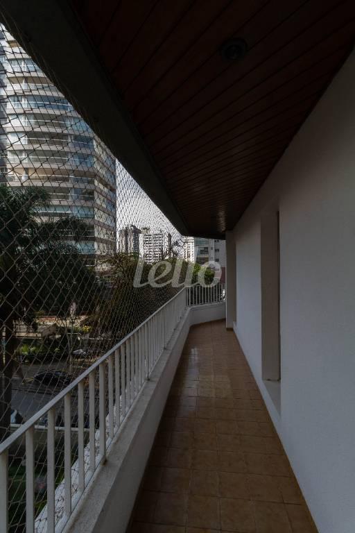 SACADA DA SALA de Apartamento para alugar, Padrão com 208 m², 4 quartos e 2 vagas em Paraíso - São Paulo