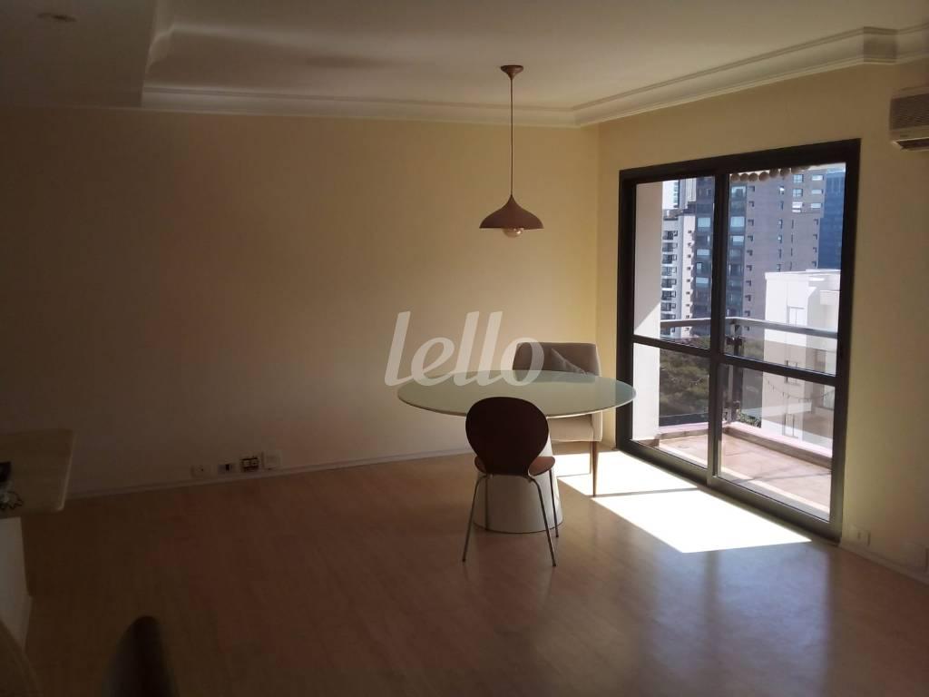 SALA de Apartamento para alugar, Flat com 80 m², 1 quarto e em Itaim Bibi - São Paulo