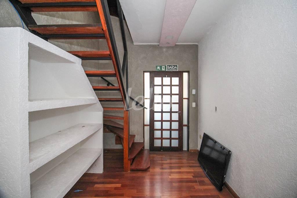 HALL DO SUBSOLO de Casa para alugar, sobrado com 280 m², e 1 vaga em Vila Mariana - São Paulo