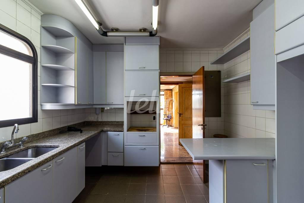 COZINHA de Apartamento à venda, Padrão com 426 m², 3 quartos e 4 vagas em Itaim Bibi - São Paulo