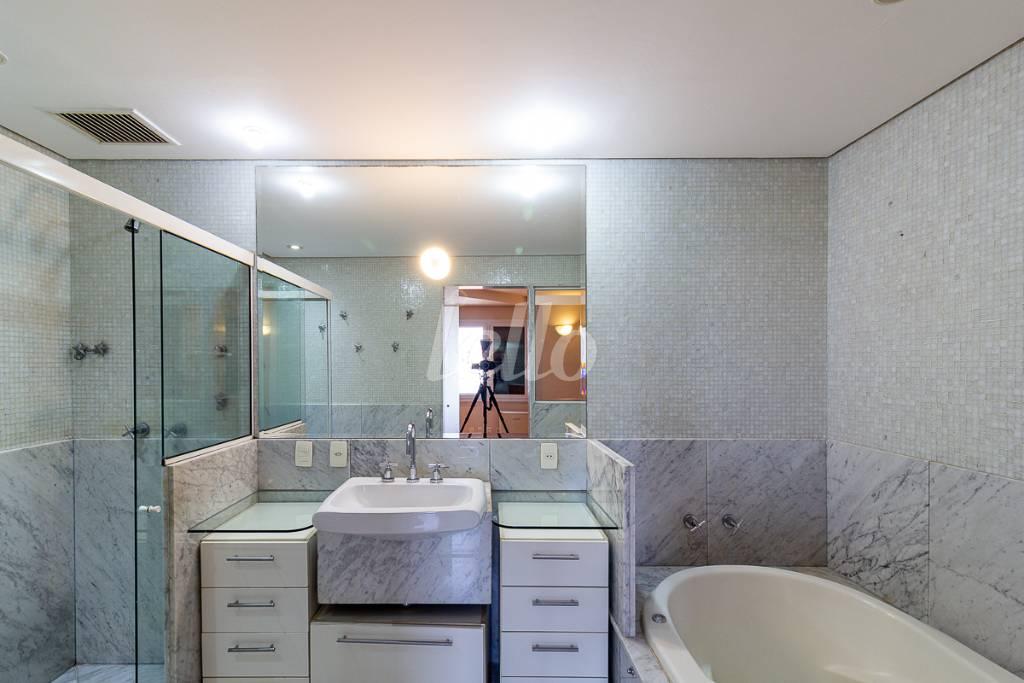 BANHEIRO SUITE de Apartamento para alugar, Duplex com 100 m², 1 quarto e 1 vaga em Pinheiros - São Paulo