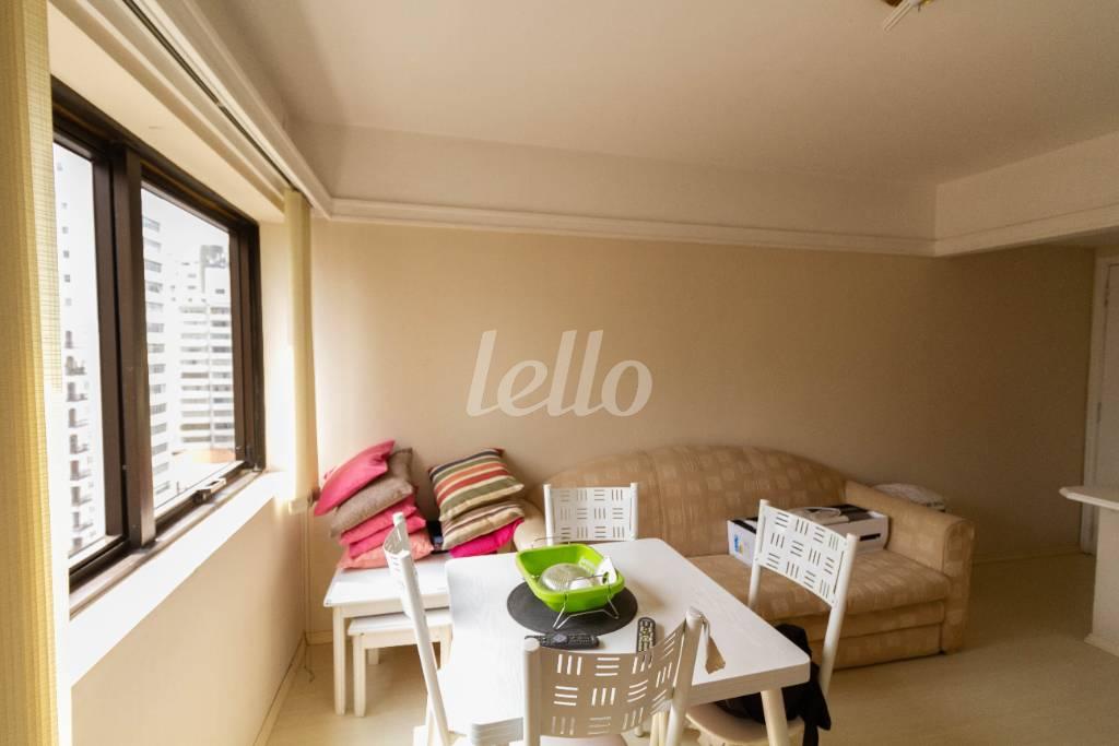 SALA de Apartamento para alugar, Padrão com 42 m², 1 quarto e 1 vaga em Itaim Bibi - São Paulo