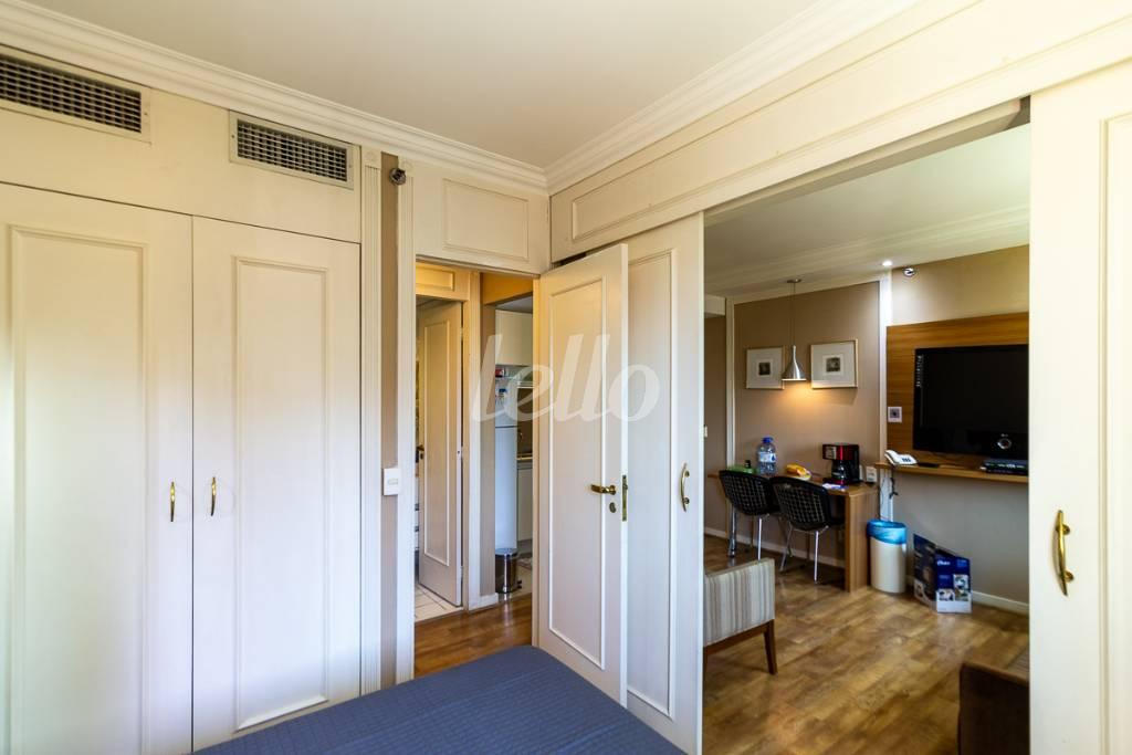 DORMITÓRIO de Apartamento para alugar, Padrão com 38 m², 1 quarto e 1 vaga em Jardim Paulista - São Paulo