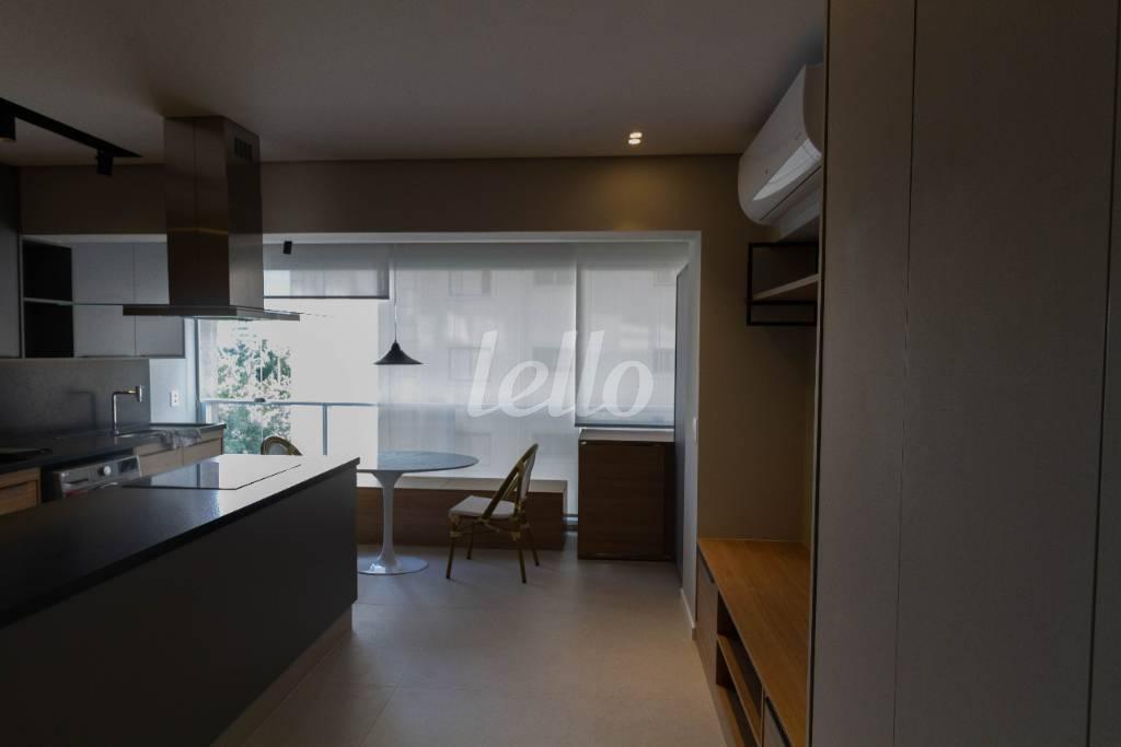 SALA de Apartamento para alugar, Padrão com 42 m², 1 quarto e 1 vaga em Campo Belo - São Paulo