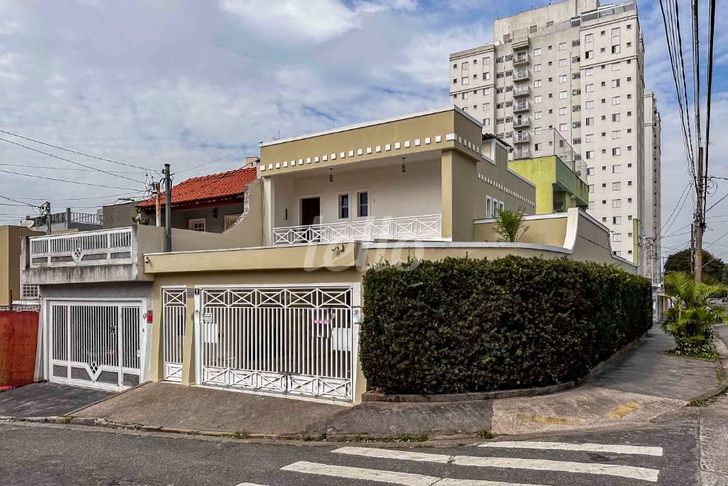 FACHADA de Casa à venda, sobrado com 176 m², 3 quartos e 2 vagas em Vila Alzira - Santo André