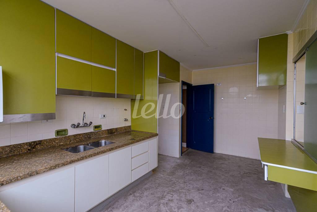 COZINHA de Apartamento à venda, Padrão com 220 m², 3 quartos e 1 vaga em Santo Amaro - São Paulo