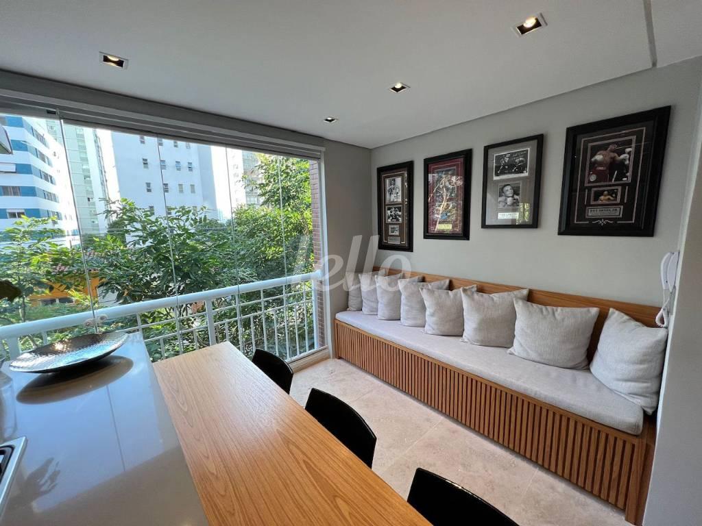 SALA/VARANDA de Apartamento à venda, Padrão com 65 m², 1 quarto e 1 vaga em Jardim Paulista - São Paulo