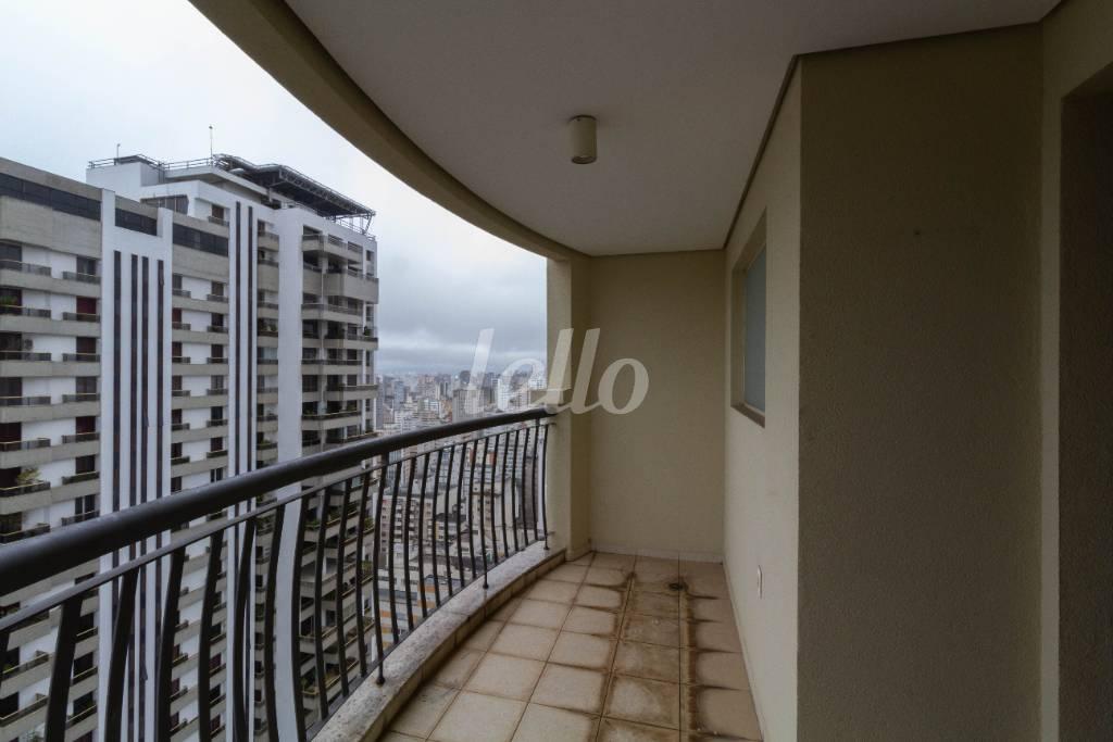 SACADA DA SALA de Apartamento para alugar, Padrão com 115 m², 3 quartos e 2 vagas em Jardim Paulista - São Paulo