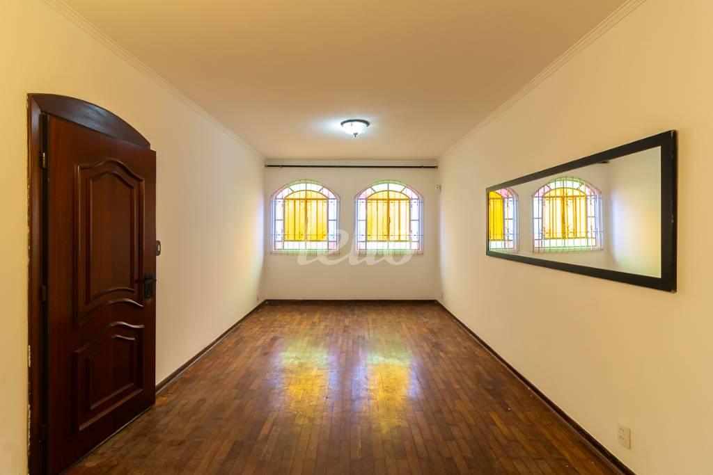 05 SALA1 de Casa à venda, sobrado com 205 m², 4 quartos e 2 vagas em Vila Dom Pedro I - São Paulo