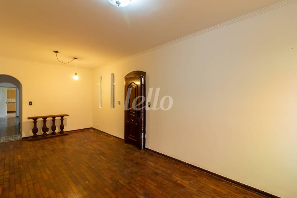 02 SALA1 de Casa à venda, sobrado com 205 m², 4 quartos e 2 vagas em Vila Dom Pedro I - São Paulo