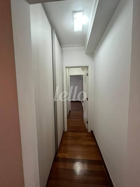 CORREDOR INTIMO de Apartamento para alugar, Padrão com 226 m², 4 quartos e 4 vagas em Vila Nova Conceição - São Paulo