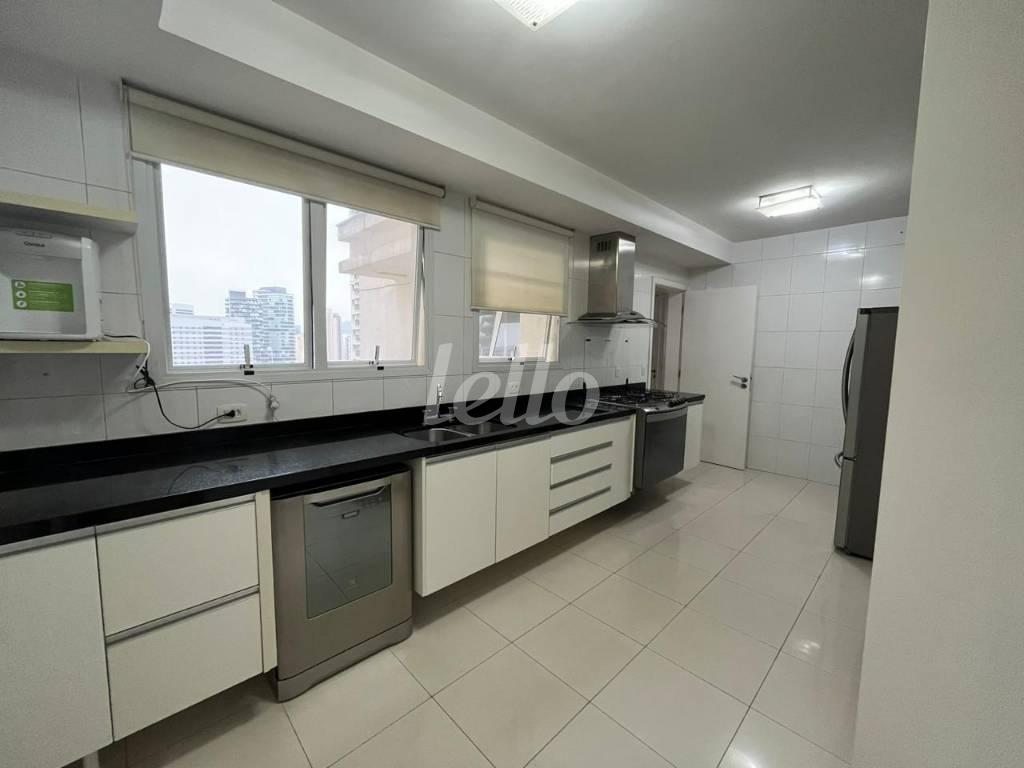 COZINHA de Apartamento para alugar, Padrão com 226 m², 4 quartos e 4 vagas em Vila Nova Conceição - São Paulo