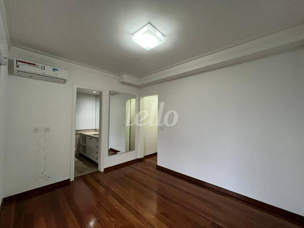 SEGUNDA SUITE de Apartamento para alugar, Padrão com 226 m², 4 quartos e 4 vagas em Vila Nova Conceição - São Paulo