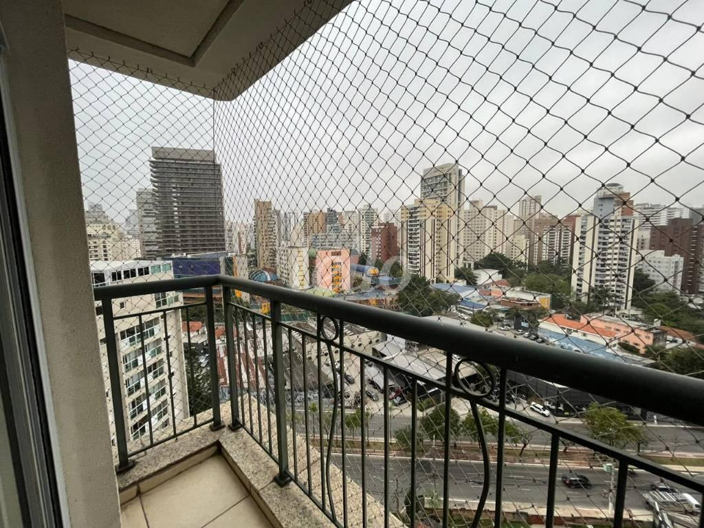 VARANDA SUITE MASTER de Apartamento para alugar, Padrão com 226 m², 4 quartos e 4 vagas em Vila Nova Conceição - São Paulo