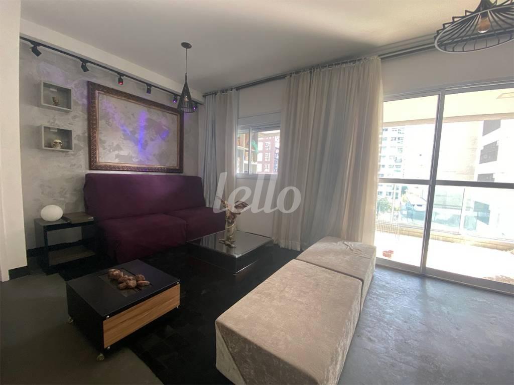 SALA de Apartamento à venda, Padrão com 74 m², 2 quartos e 2 vagas em Aclimação - São Paulo