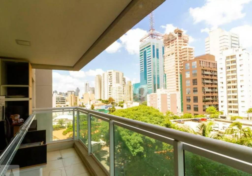 VARANDA de Apartamento à venda, Padrão com 74 m², 2 quartos e 2 vagas em Aclimação - São Paulo