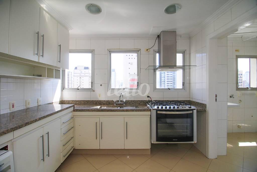 COZINHA de Apartamento à venda, Padrão com 200 m², 3 quartos e 3 vagas em Indianópolis - São Paulo