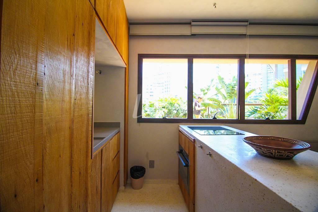 COZINHA de Apartamento para alugar, Padrão com 100 m², 1 quarto e 2 vagas em Vila Olímpia - São Paulo