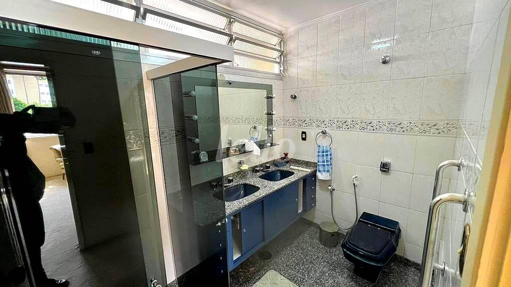 BANHEIRO de Apartamento à venda, Padrão com 179 m², 3 quartos e 2 vagas em Vila Monumento - São Paulo