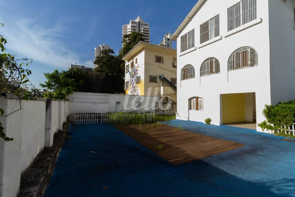 QUINTAL FUNDOS de Casa para alugar, sobrado com 450 m², e 5 vagas em Santa Cecília - São Paulo