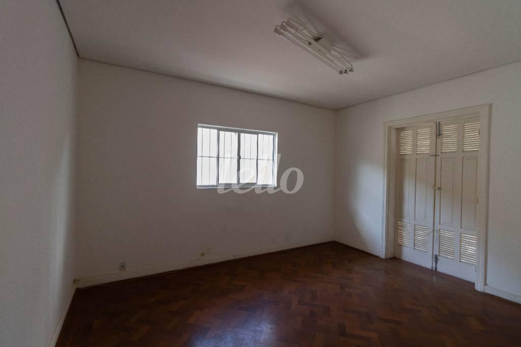 SALA 1 SUPERIOR de Casa para alugar, sobrado com 450 m², e 5 vagas em Santa Cecília - São Paulo