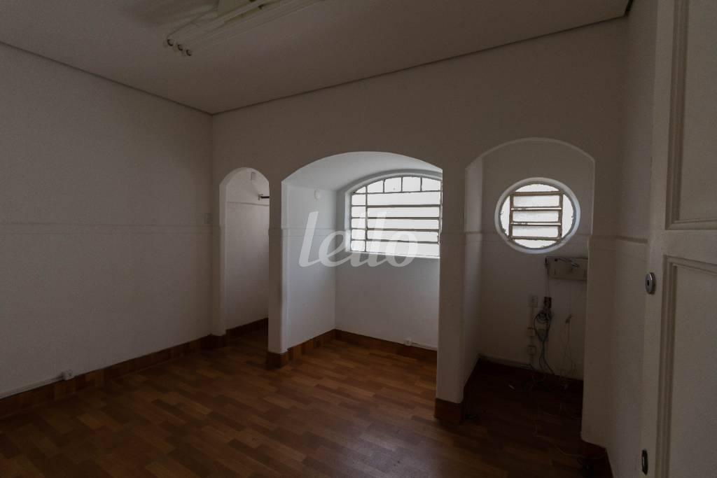 SALA 5 SUPERIOR de Casa para alugar, sobrado com 450 m², e 5 vagas em Santa Cecília - São Paulo