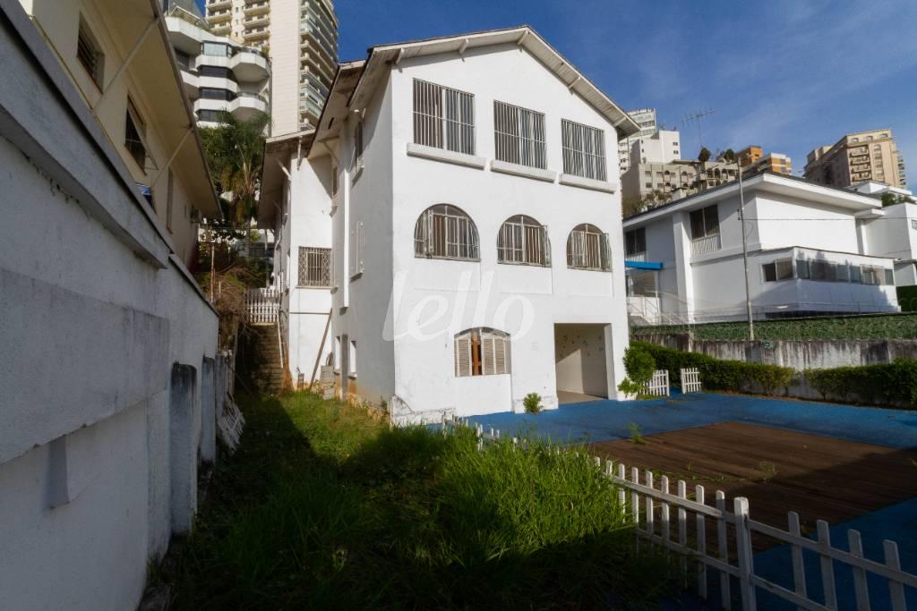QUINTAL FUNDOS de Casa para alugar, sobrado com 450 m², e 5 vagas em Santa Cecília - São Paulo