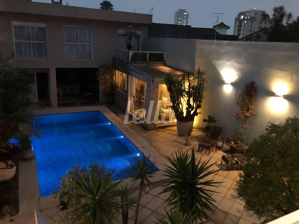 VISTA SUITE A NOITE de Casa à venda, sobrado com 500 m², 6 quartos e 3 vagas em Vila Bertioga - São Paulo