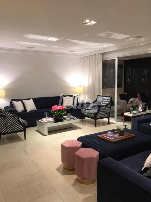 SALA de Apartamento para alugar, Padrão com 140 m², 3 quartos e 3 vagas em Itaim Bibi - São Paulo