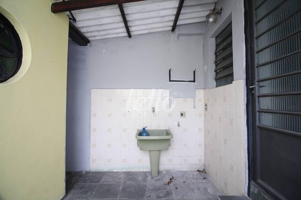 FUNDOS de Casa para alugar, térrea com 189 m², 3 quartos e 2 vagas em Planalto Paulista - São Paulo