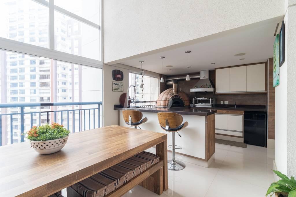 VARANDA GOURMET de Apartamento à venda, Padrão com 315 m², 4 quartos e 4 vagas em Chácara Califórnia - São Paulo