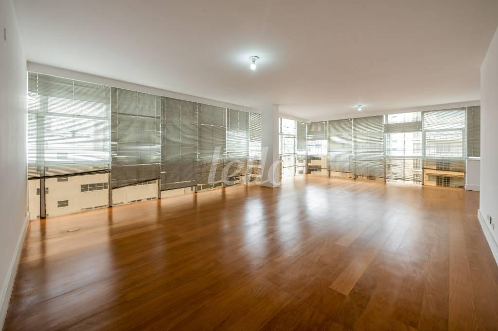 SALA de Apartamento para alugar, Padrão com 240 m², 3 quartos e 2 vagas em Santa Cecília - São Paulo