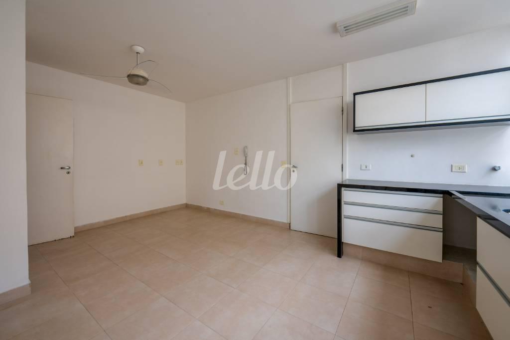 COZINHA de Apartamento para alugar, Padrão com 240 m², 3 quartos e 2 vagas em Santa Cecília - São Paulo