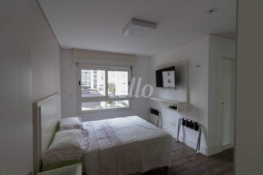 DORMITÓRIO 1 SUÍTE de Apartamento para alugar, Padrão com 163 m², 3 quartos e 2 vagas em Itaim Bibi - São Paulo