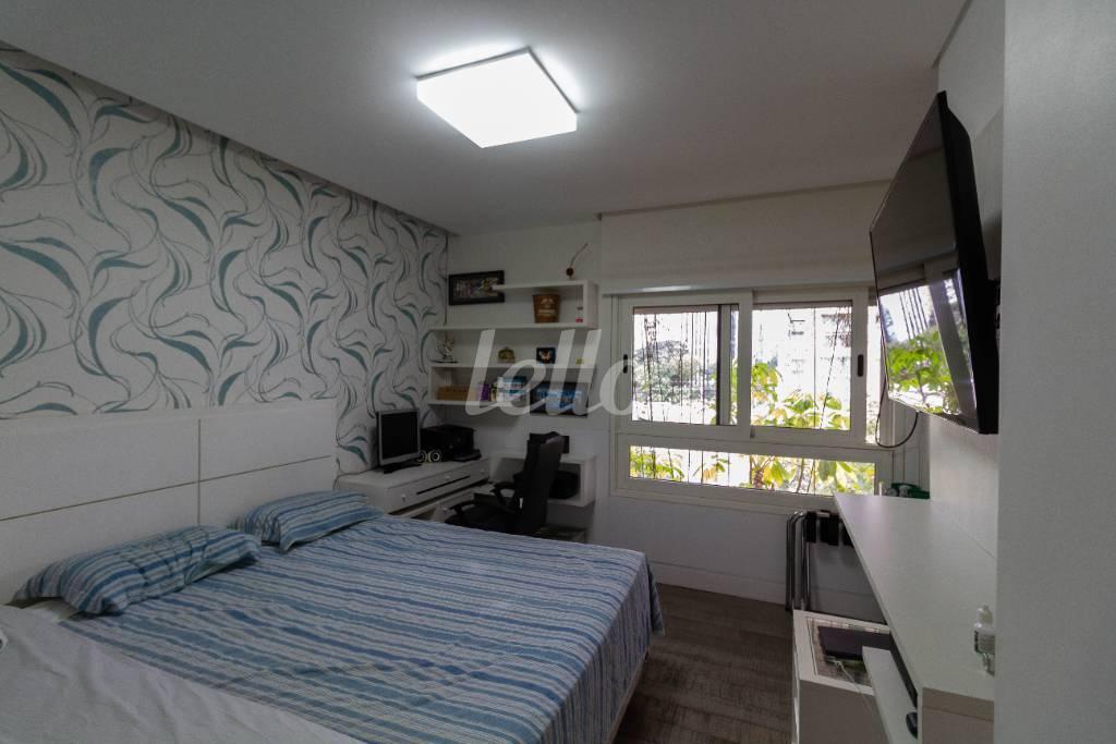 DORMITÓRIO 3 SUÍTE de Apartamento para alugar, Padrão com 163 m², 3 quartos e 2 vagas em Itaim Bibi - São Paulo