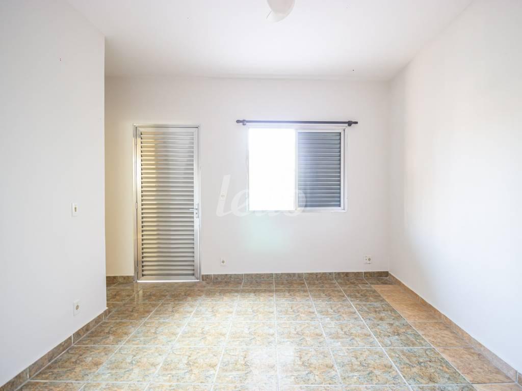 DORMITORIO de Casa à venda, sobrado com 240 m², 3 quartos e 4 vagas em Vila Bertioga - São Paulo