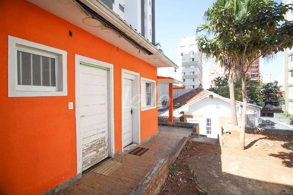 FUNDOS de Casa para alugar, sobrado com 420 m², 14 quartos e em Vila Mariana - São Paulo