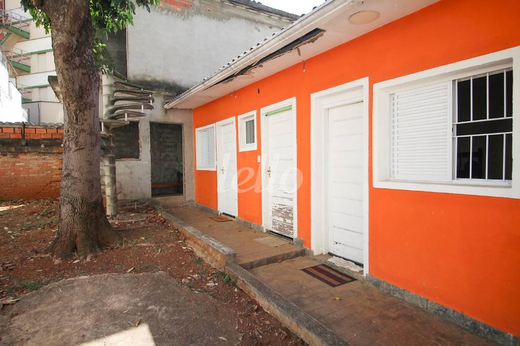 FUNDOS de Casa para alugar, sobrado com 420 m², 14 quartos e em Vila Mariana - São Paulo