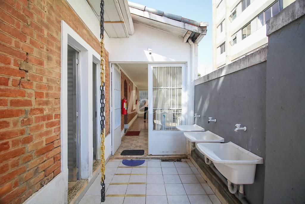 ÁREA DE SERVIÇO de Casa para alugar, sobrado com 420 m², 14 quartos e em Vila Mariana - São Paulo
