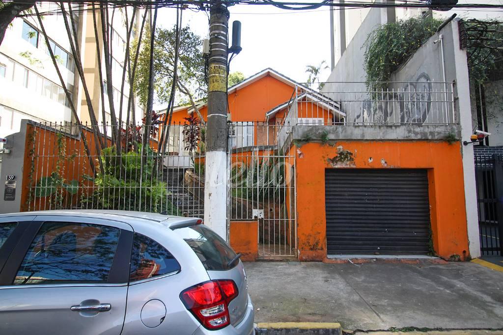 FACHADA de Casa para alugar, sobrado com 420 m², 14 quartos e em Vila Mariana - São Paulo