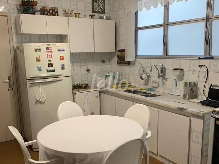 COZINHA de Apartamento para alugar, Padrão com 180 m², 4 quartos e 2 vagas em Jardim Paulista - São Paulo