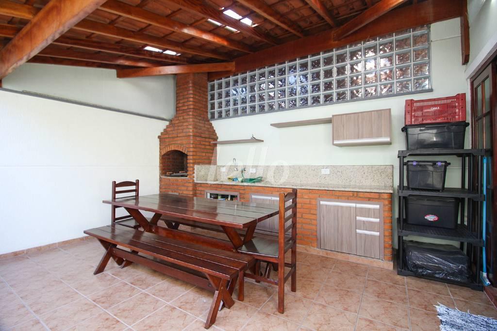 FUNDOS de Casa para alugar, sobrado com 220 m², 4 quartos e 4 vagas em Jaçanã - São Paulo