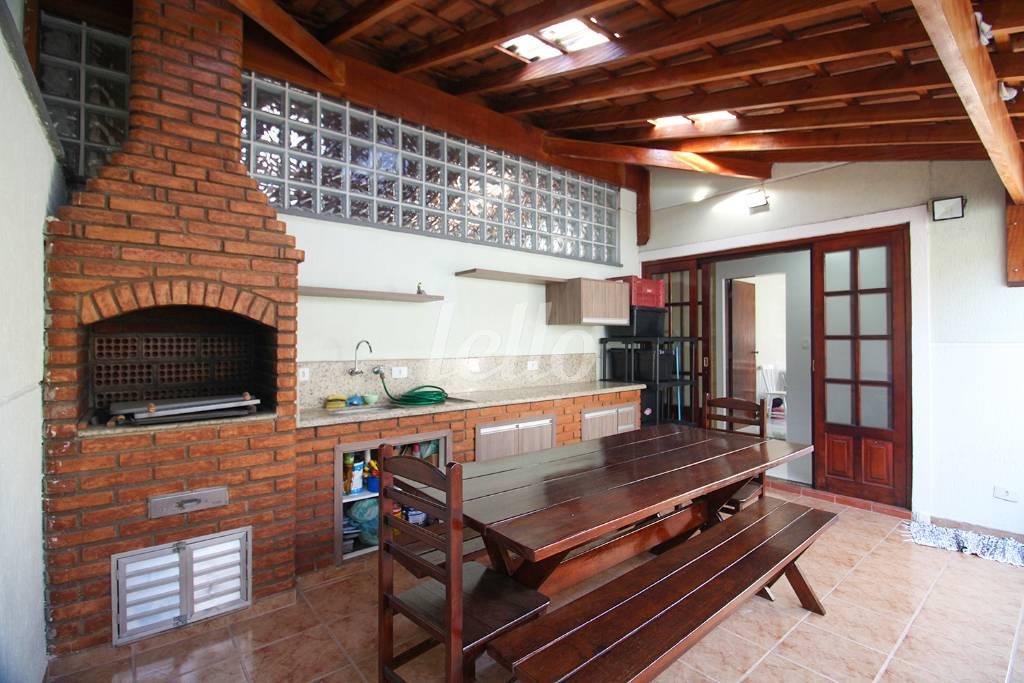 FUNDOS de Casa para alugar, sobrado com 220 m², 4 quartos e 4 vagas em Jaçanã - São Paulo