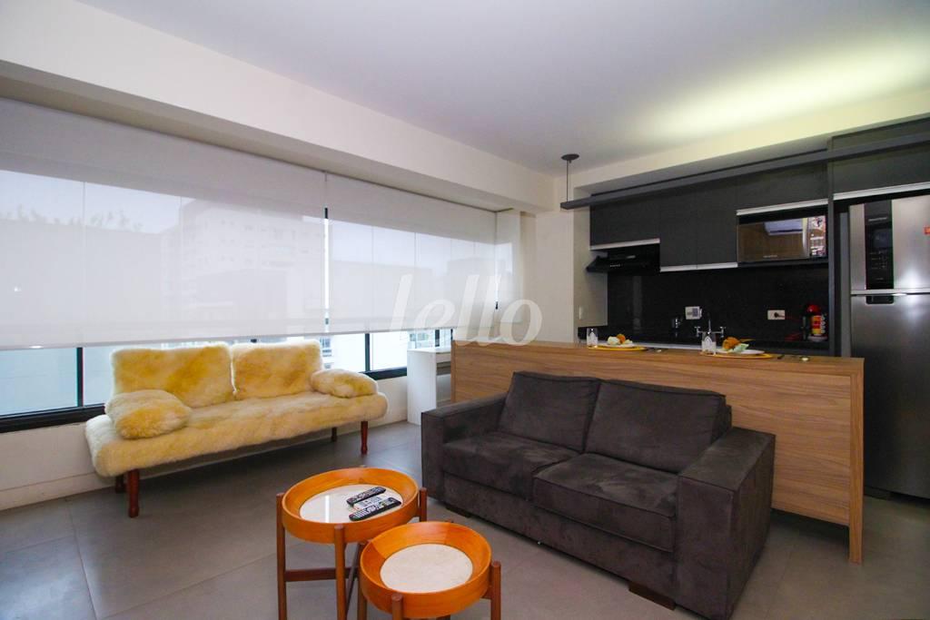 SALA de Apartamento para alugar, Padrão com 50 m², 1 quarto e 1 vaga em Consolação - São Paulo
