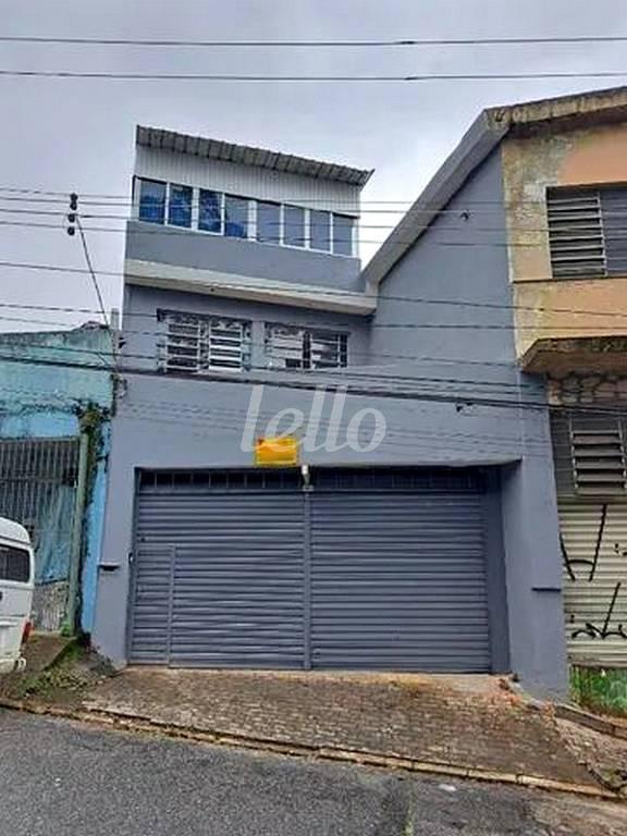 FACHADA de Galpão/Armazém à venda, Padrão com 220 m², e em Vila Santa Clara - São Paulo