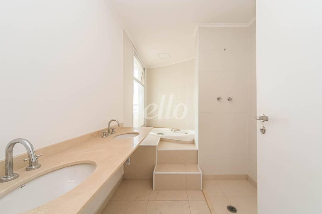 BANHEIRO_2 de Apartamento à venda, cobertura - Padrão com 315 m², 4 quartos e 5 vagas em Santana - São Paulo